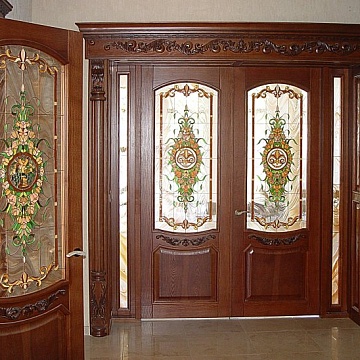 Витражные деревянные двери