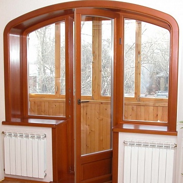 Деревянные балконные двери