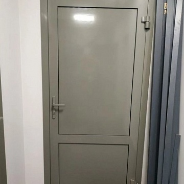 Алюминиевые холодные двери