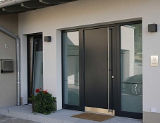 Алюминиевые двери в частный дом